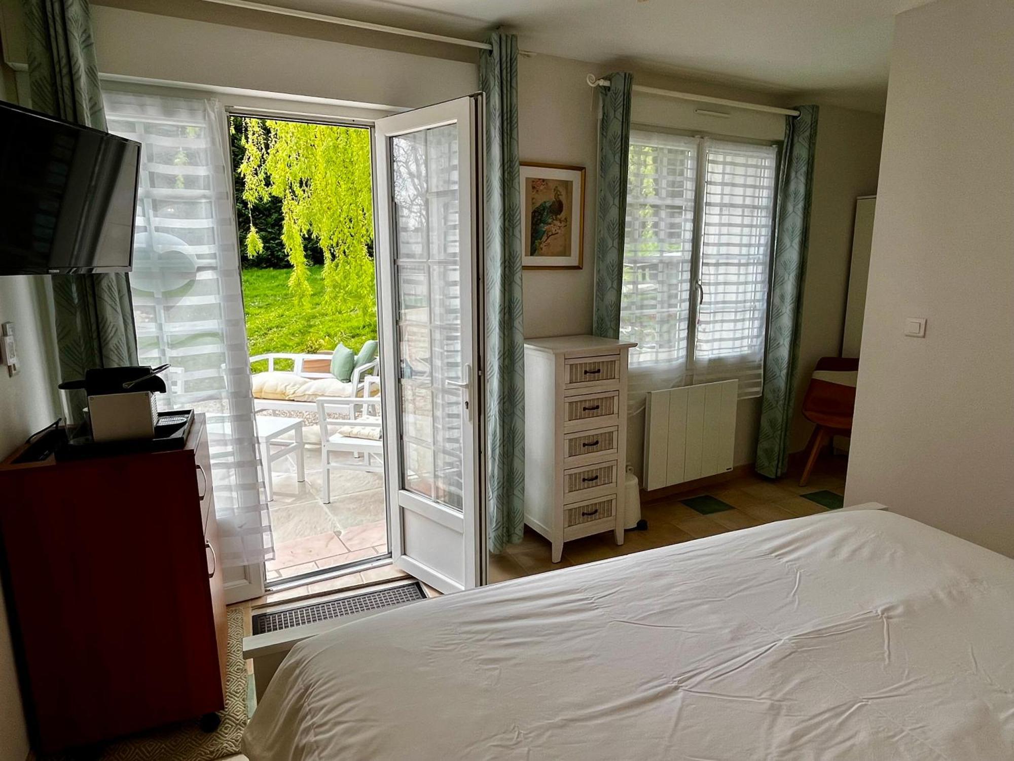 Sans Souci Bed And Breakfast Luxe Heated Pool And Restaurant Luzillé エクステリア 写真