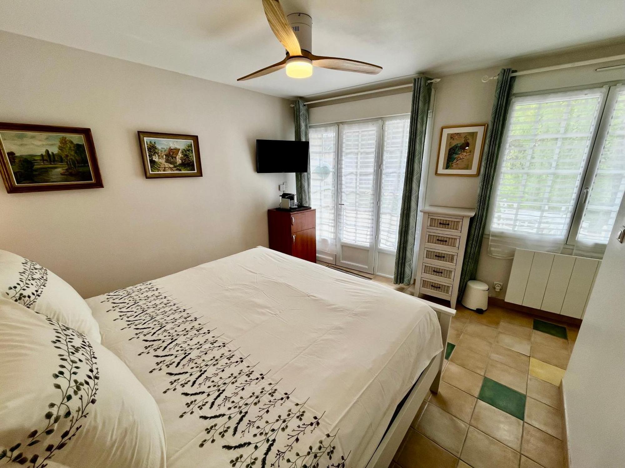 Sans Souci Bed And Breakfast Luxe Heated Pool And Restaurant Luzillé エクステリア 写真
