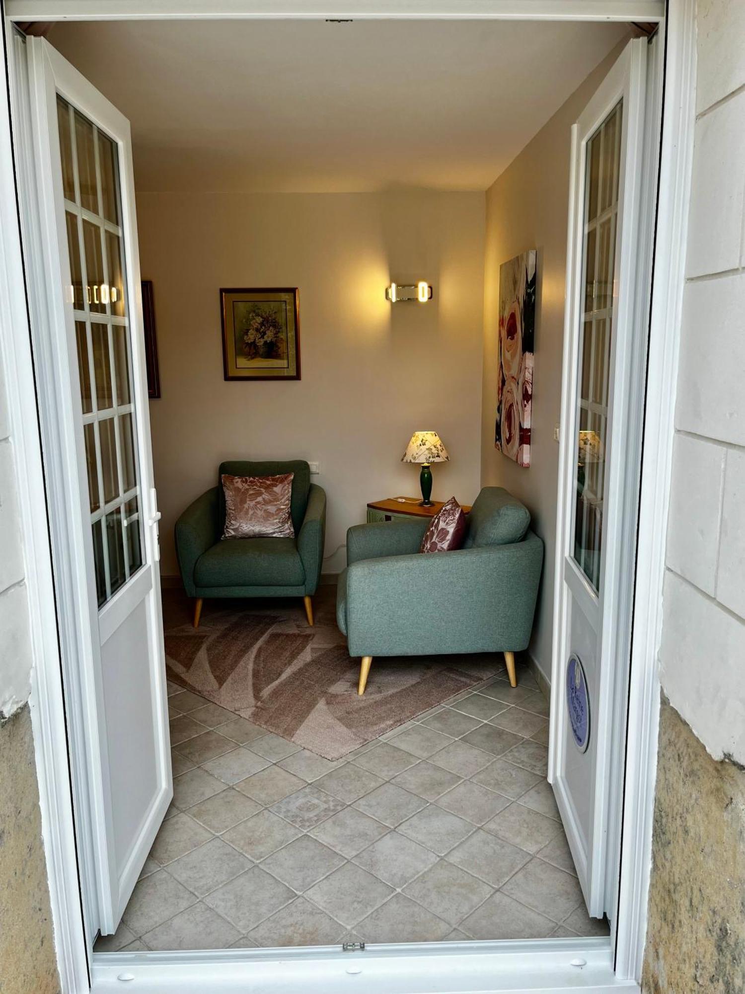 Sans Souci Bed And Breakfast Luxe Heated Pool And Restaurant Luzillé エクステリア 写真