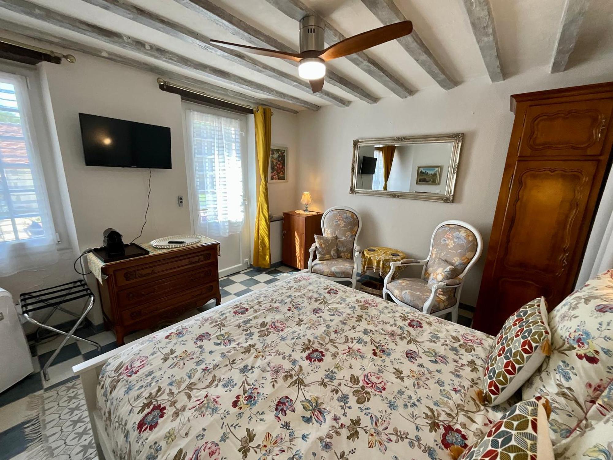Sans Souci Bed And Breakfast Luxe Heated Pool And Restaurant Luzillé エクステリア 写真