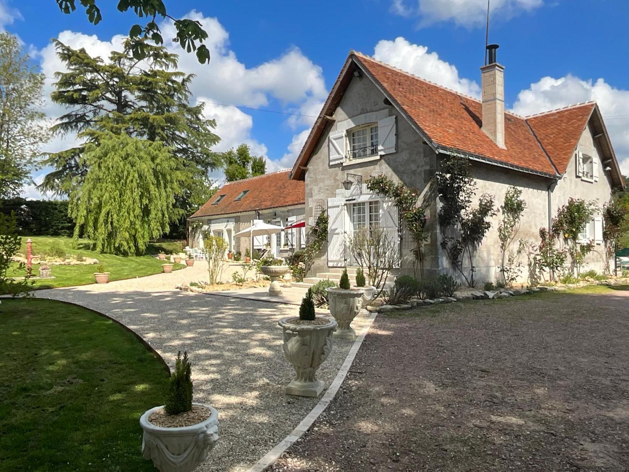 Sans Souci Bed And Breakfast Luxe Heated Pool And Restaurant Luzillé エクステリア 写真