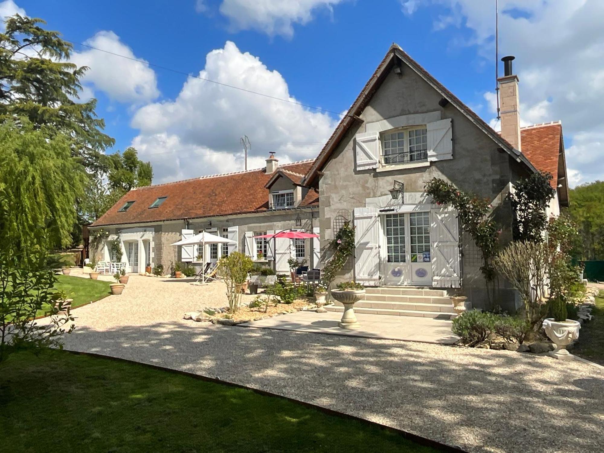 Sans Souci Bed And Breakfast Luxe Heated Pool And Restaurant Luzillé エクステリア 写真