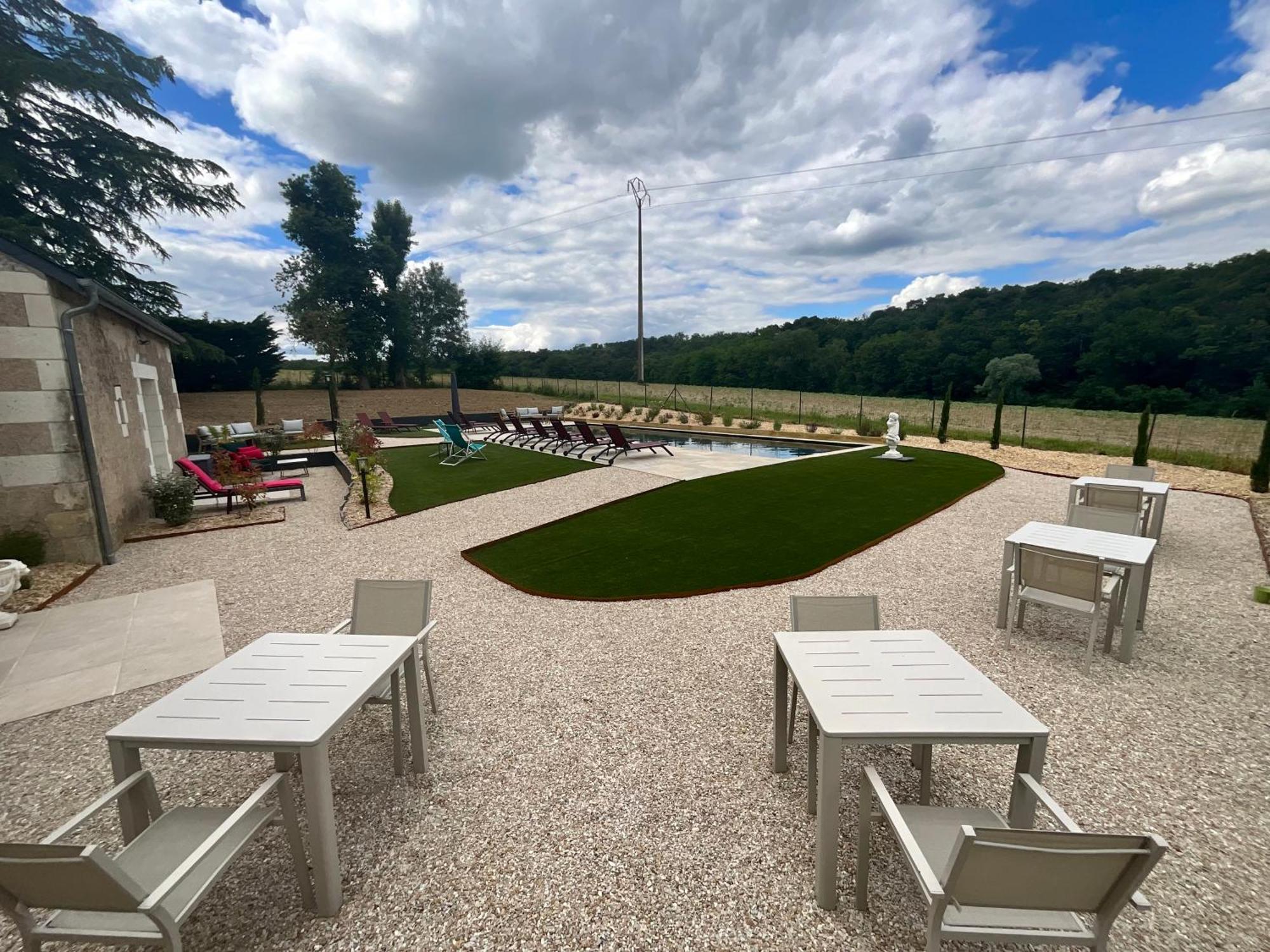 Sans Souci Bed And Breakfast Luxe Heated Pool And Restaurant Luzillé エクステリア 写真